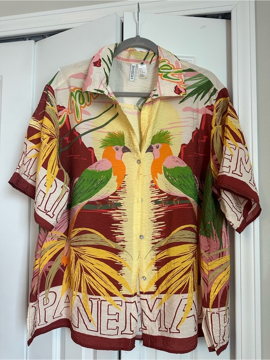 H&M Tops - Tropical Parrot Print Short-Sleeve Shirt - Multicolor